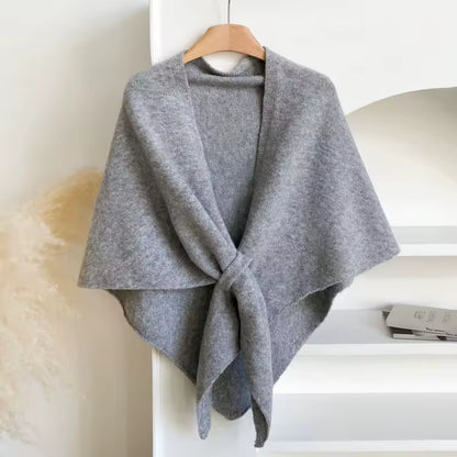 Mantella triangolare in morbida maglia, sciarpa alla moda per esterni.