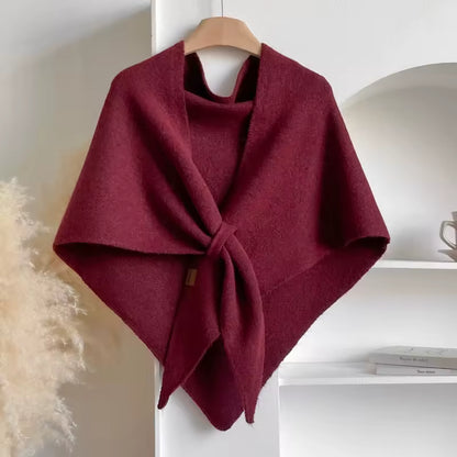 Mantella triangolare in morbida maglia, sciarpa alla moda per esterni.