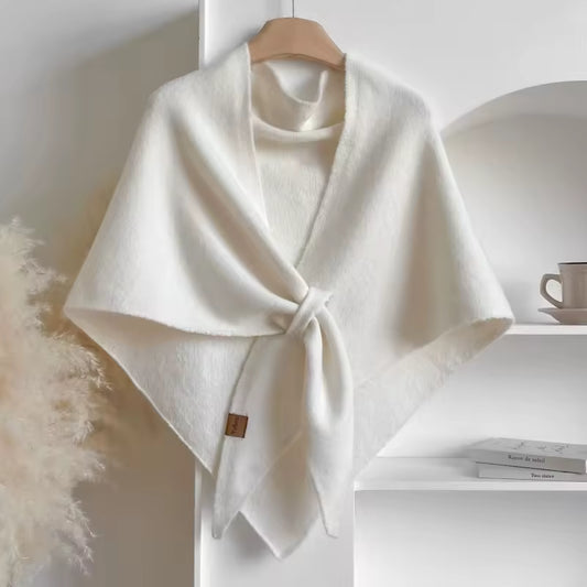 Mantella triangolare in morbida maglia, sciarpa alla moda per esterni.