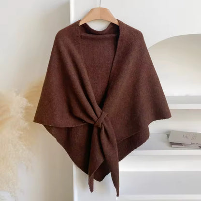 Mantella triangolare in morbida maglia, sciarpa alla moda per esterni.